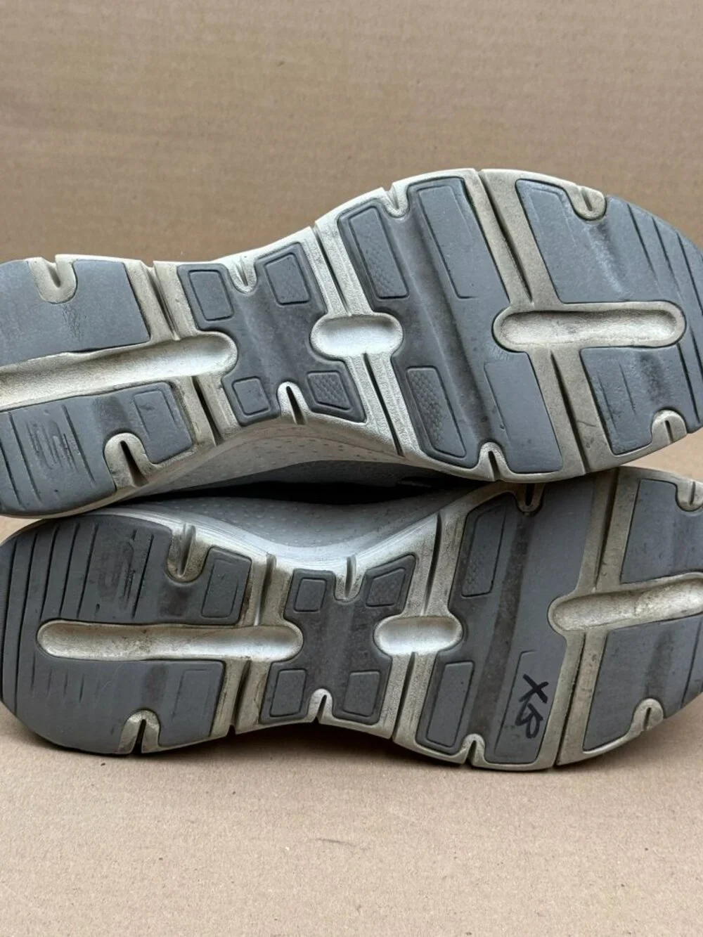 Women's Skechers Arch Fit Slip On Gray Sneakers Shoes Size 8